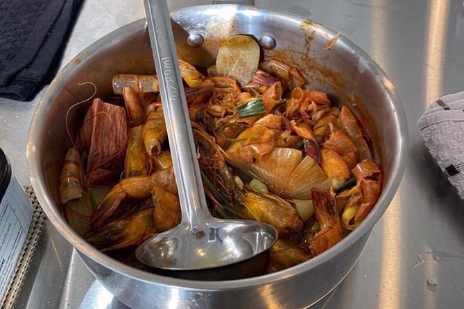 Hands-on Cajun Roux Cooking Class in New Orleans - Included wine (or soda) and how that shapes the experience
