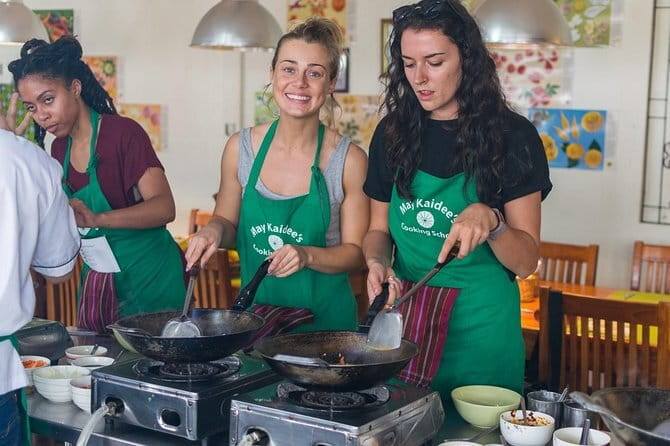 Hands-On Thai Cooking Class Bangkok with Local Chef (Small Group) - Where You Meet in Bangkok, and How the Temple Area Fits In