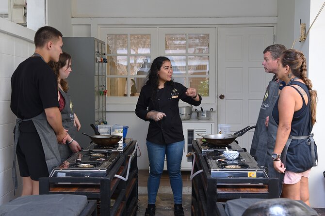 Hands-on Thai Cooking Class & Market Tour in Sukhumvit - Lunch or dinner, drinks, and the dietary options that actually work