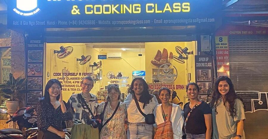 Hanoi: 5 Local Dishes Cooking Class with Meal & Market Visit - Entering the Wet Market Like a Hanoi Shopper