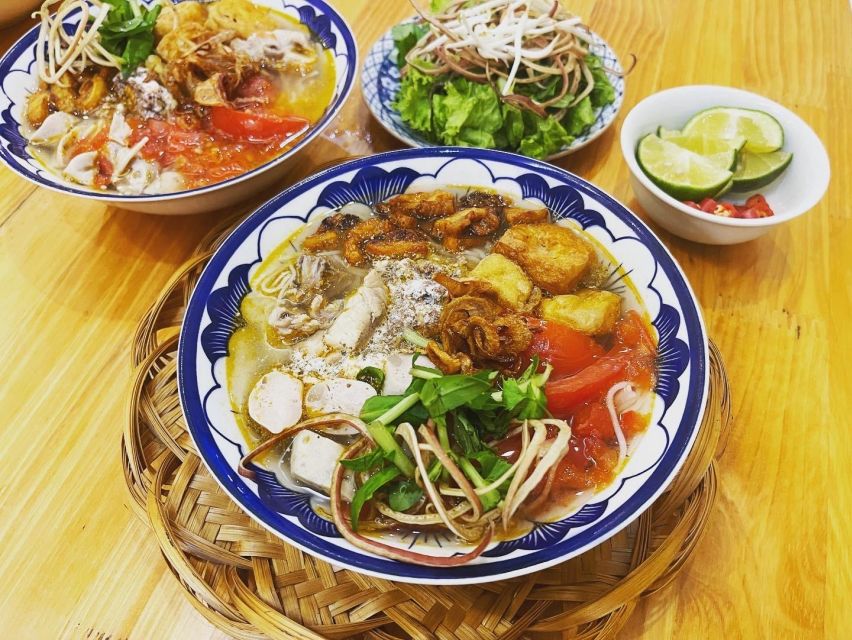 Hanoi: 5 Local Dishes Cooking Class with Meal & Market Visit - Meeting Apron Up in the Old Quarter: Easy Start, Clear Focus