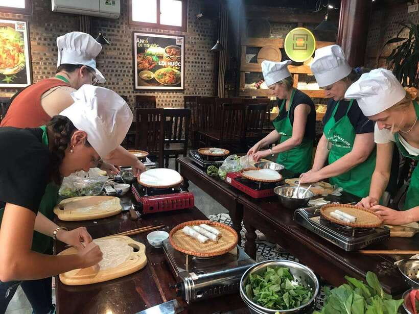 Hanoi Food Adventure: Vietnamese Market Tour & Cooking Class - Things to know before you go: diet, showers, and luggage