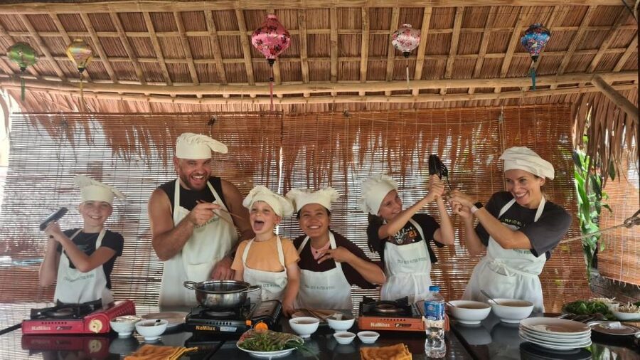 Hoi An: Authentic Cooking class in organic Herb Village - Inside the Tra Que herb village: 300+ years of growing by hand