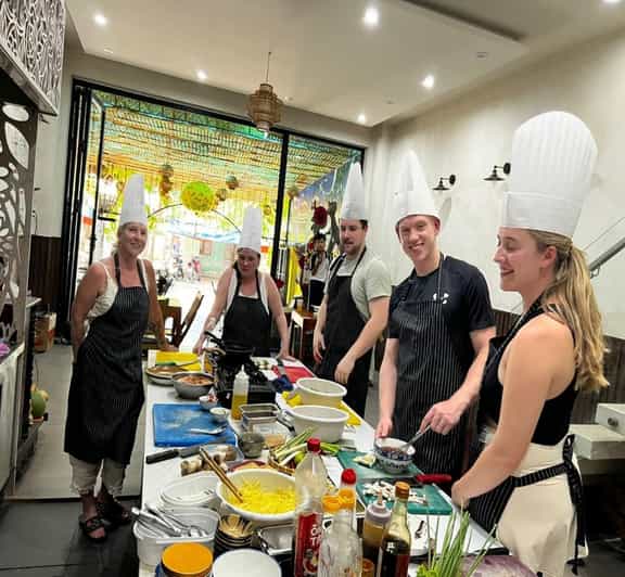 Hoi An Authentic Cooking Class with Pro Chef in Small group - Chef Thanh’s small-group classroom: practical learning, not performance
