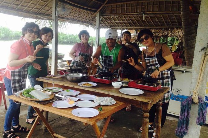 Hoi An Bicycle And Cooking Class Tour - Stop at the Hoi An Market: Ingredients With Context