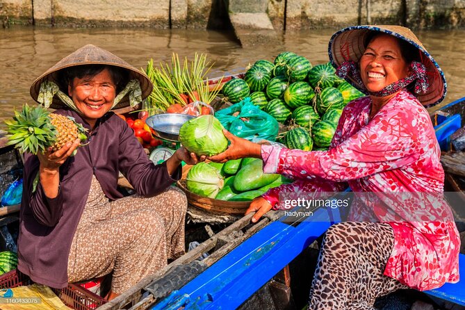 Hoi An Charming: Bamboo Basket, Local Viallage & Cooking Class - Bay Mau coconut forest activities: tools from coconut leaves
