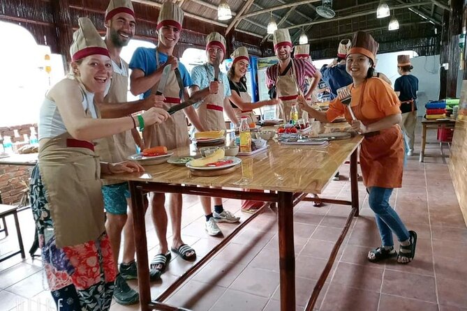 Hoi An Cooking Class with Market Visit - Cooking taught by Jennifer: pacing, humor, and hands-on help