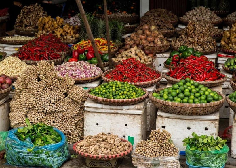 Hoi An/Da Nang: Market Tour, Boat Ride, and Cooking Class - Entering The Hoi An Market: Shop Like a Local (Without the Guesswork)