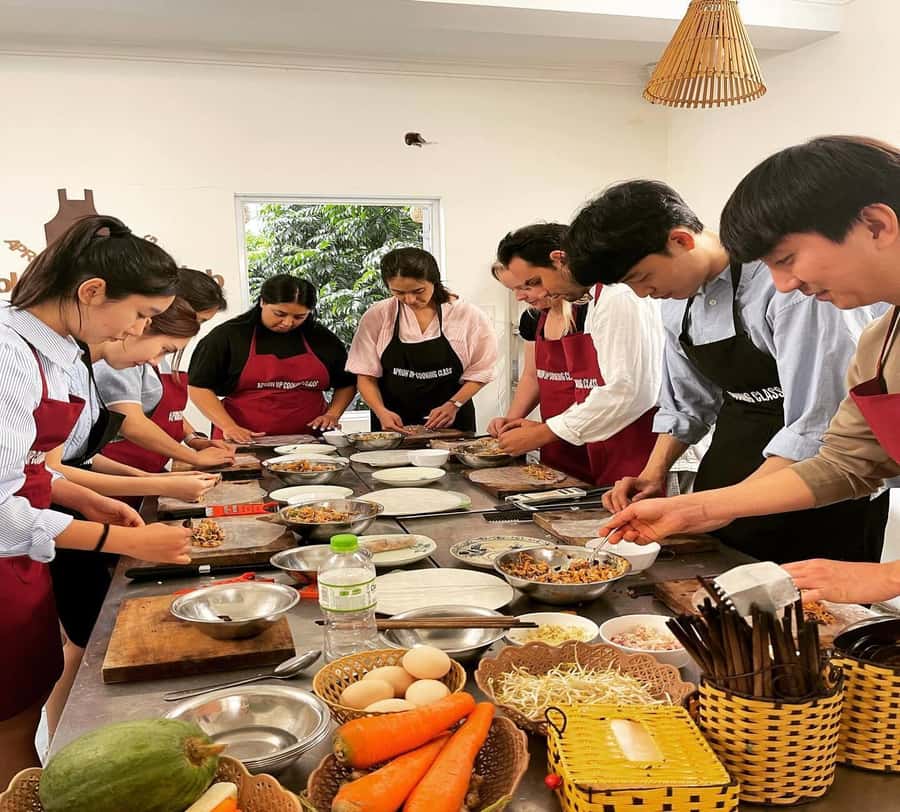 Hue: Home Vegan/Vegetarian Cooking Class with Local Girl - Cooking Four Dishes Hands-On (and What the Family Prepares)