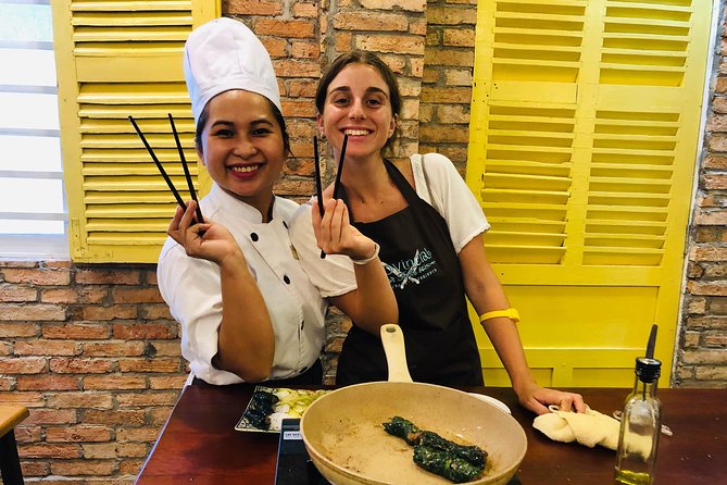 Immersive Cooking Class & Wet Market Tour by Local Chef +Cookbook - Cooking classic Vietnamese dishes: how the menu actually plays out