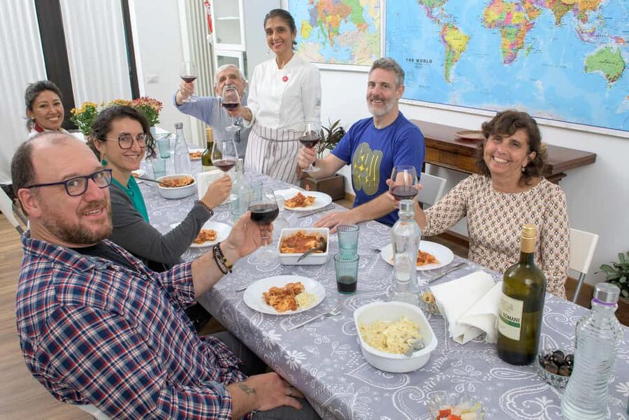 International aperitif + cooking class in Italian - The tasting hour: wine pairing and eating together, for real