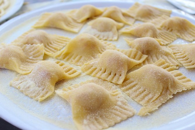 Italian Cooking Class and Wine Tasting in Tuscany - Chefs and Teaching Style: What to Look For