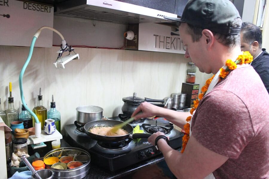Jaipur: Interactive Cooking Class with a Local Family - Demo to hands-on: making round chapatis the way families do