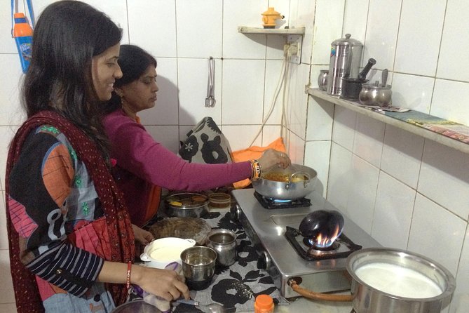 Jaipur Market Tour & Vegetarian Rajasthani Home Cooking Class - Finding seasonal produce in a Jaipur street market