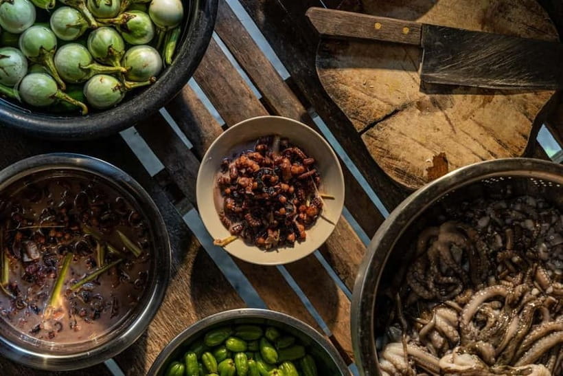 Koh Samui: Thai Cooking Class with Samui Local Family - Big Buddha Market: where Thai flavors start