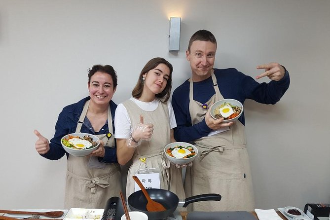Korean cooking class in Haeundae, Busan - Welcome to Haeundae cooking, not a performance