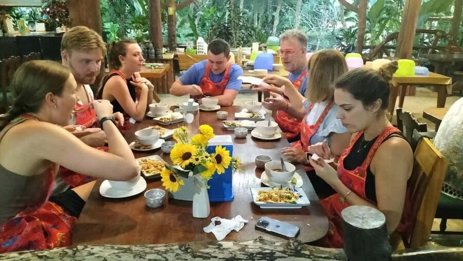 Krabi: Daily Thai Cooking Class with Smart Cook - Who this Krabi Thai cooking class suits best