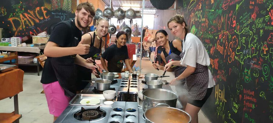 Krabi: Traditional Thai Cooking Class with Expert Cook - Smart Cook Krabi in One Look: Hands-On, Not Just Watching