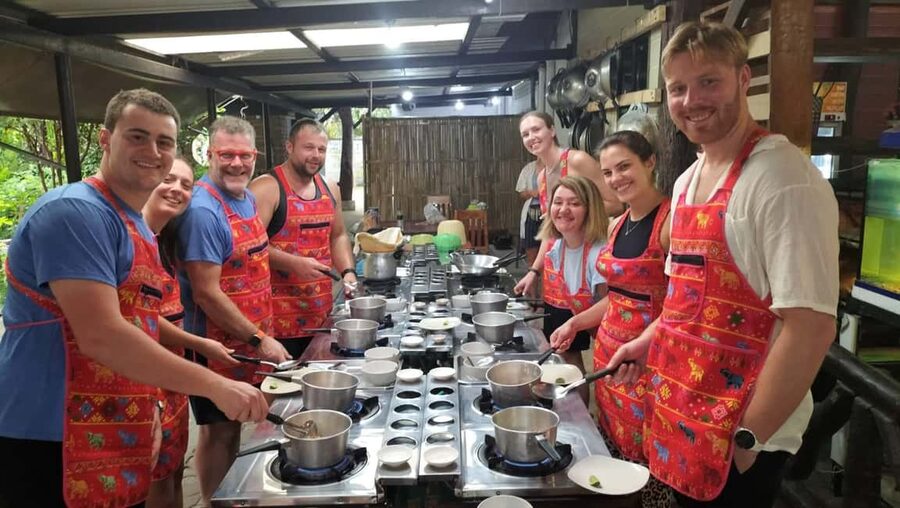 Krabi: Traditional Thai Cooking Class with Local Chef - Eating What You Cook: The Dinner Rhythm That Keeps Things Tasty