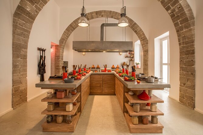 l'Atelier - Moroccan Cooking Workshop in Essaouira - Spice souks shopping: the part that makes the flavors make sense