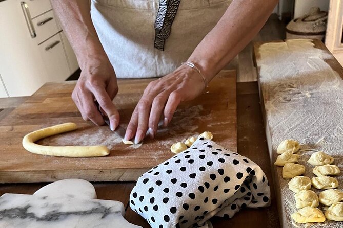 Lake Como Exclusive Cooking Class Experience - Lake-view welcome at the Como meeting point