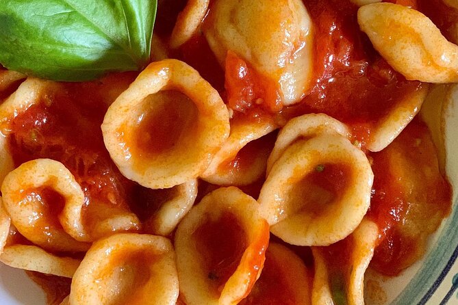 Lecce Hands-on Home Cooking Class: Craft Orecchiette & Savor Wine - Lecce cooking class at 6 pm: meeting Porta Napoli and stepping into Piazza Sant’Oronzo