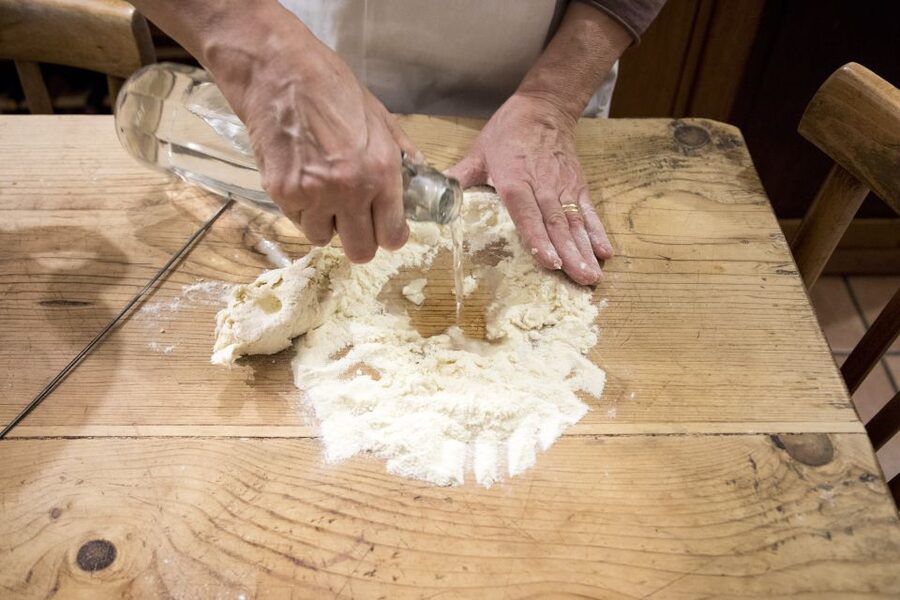 Lecce: Pasta & Tiramisu Cooking Class at a Local's Home - Why a Lecce home class feels different from a pasta show