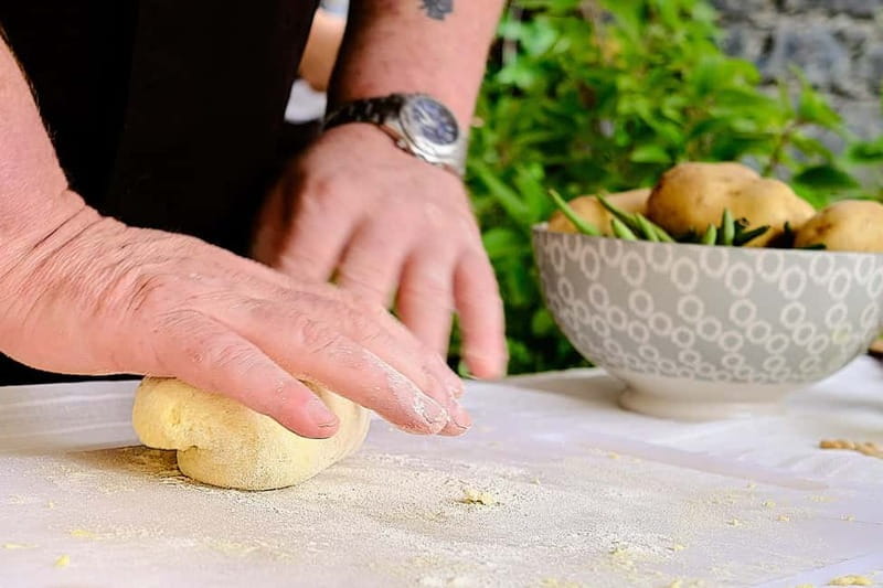 Levanto, Cinque terre: Fresh Pasta and Pesto cooking class - Corzetti Pasta: Shaping Real Ligurian Form