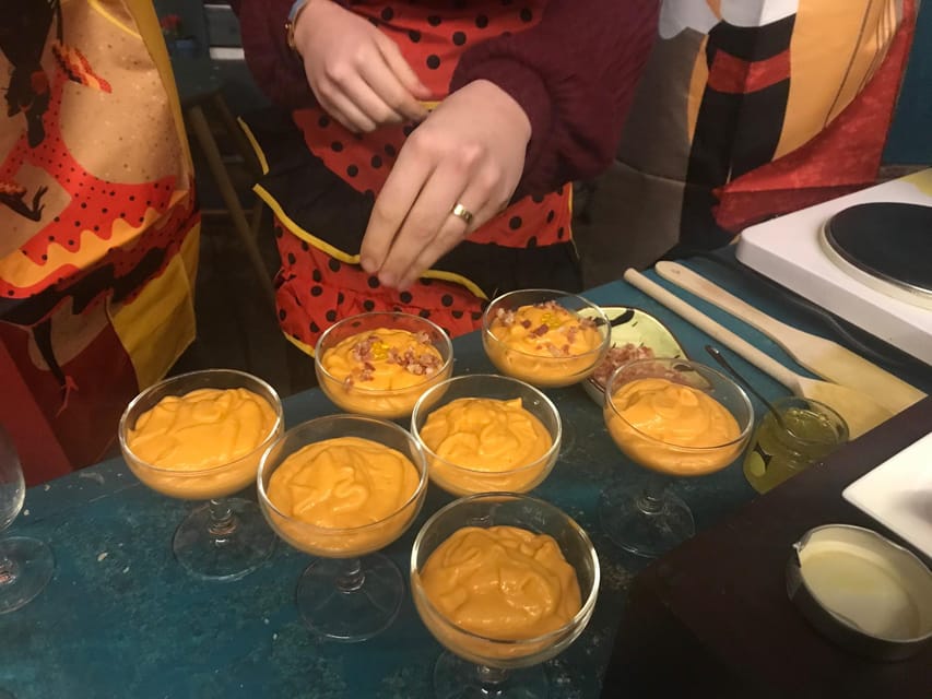 Local cooking class in Cordoba. Hands on: Salmorejo - The ingredient prep: tomatoes, garlic, olive oil, and the points that change the taste
