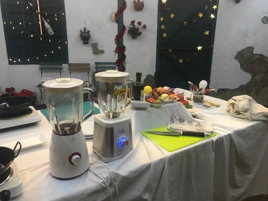 Local cooking class in Cordoba. Hands on: Salmorejo - Hands-on blending: your 1-hour route to creamy salmorejo