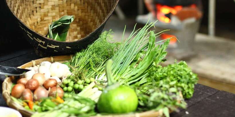 Luang Prabang: Bamboo Weaving Workshop & Cooking Class - Bamboo shoot cooking class: soup, banana leaf steaming, and dip
