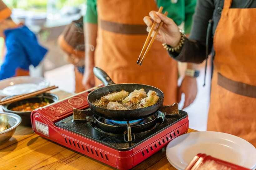 Mad Monkey Hoi An Cooking Class & Bamboo Boats - Who should book this cooking class and bamboo boats tour