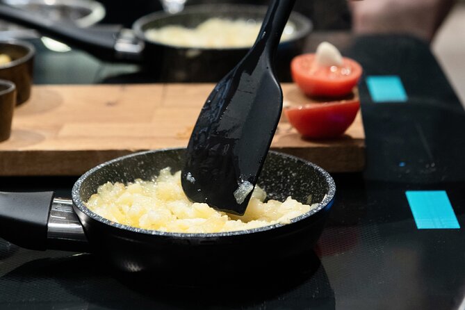 Madrid Spanish Omelet Cooking Class and Bottomless Wine brunch - What Makes the Instructors Matter (Names You’ll Hear)