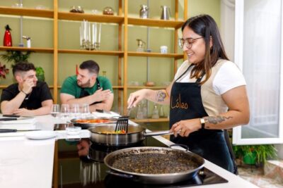 Madrid: Tapas & Paella Cooking Class with Expert Chef - Meeting Lola at Calle Valderribas (and Finding the Place Fast)