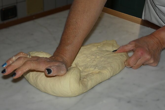 Make pasta, drink wine. Cooking class with transported included! - Wine, Km.0 aperitivo, and sauce-making shown in plain steps