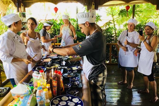 Market Tour , Basket Boat and Cooking Class Hoi An - Stop 1 in Hoi An: How a Market Actually Shapes Your Meal