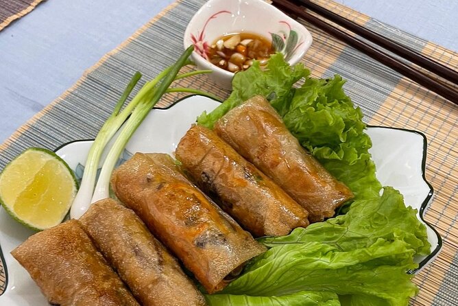 Market Tour & Cooking class in Ha Noi City - How the guide turns herbs and spices into teachable moments
