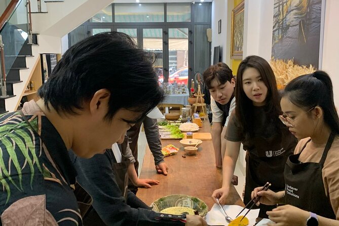 Market Tour & Cooking class in Ha Noi City - Small-group size: the real “premium” you’re paying for