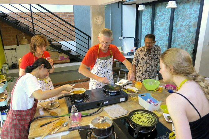 Market Visit & Private Hands-on Cooking Class at Daun Senja - A Private KL Market-to-Kitchen Morning in Cheras