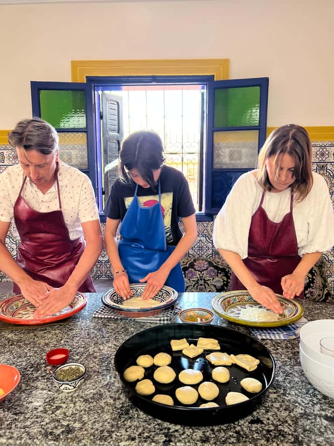 Marrakech: Traditional Moroccan Crepes & Bread Cooking Class - Finding the workshop near Bab Doukkala (Der Hajra)