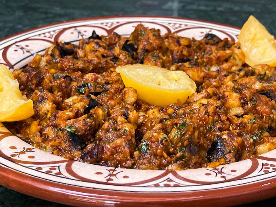 Marrakesh: Moroccan Dishes Cooking Class with a Local Chef - Comfort tips: what to bring and what to expect in the room