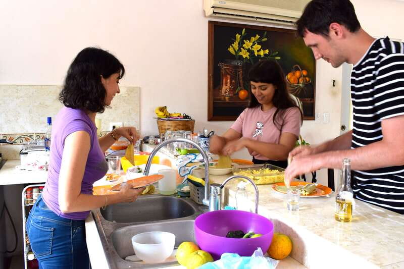 Mérida Cooking Class, taste of Yucatan - Meeting at Hotel Caribe and the walk that sets up the day