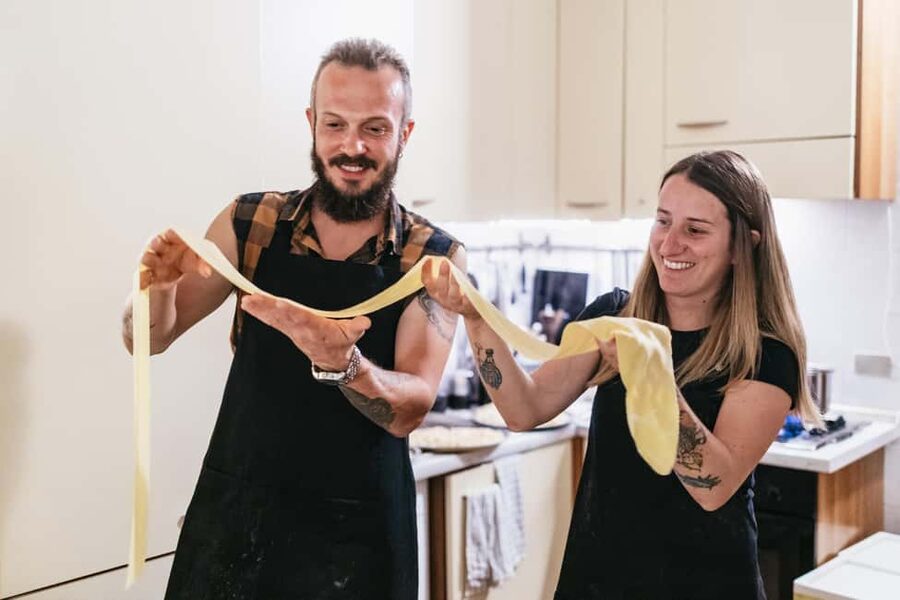 Milan: Pasta & Tiramisu Cooking Class with Premium Products - Meeting point and the easiest way to show up ready