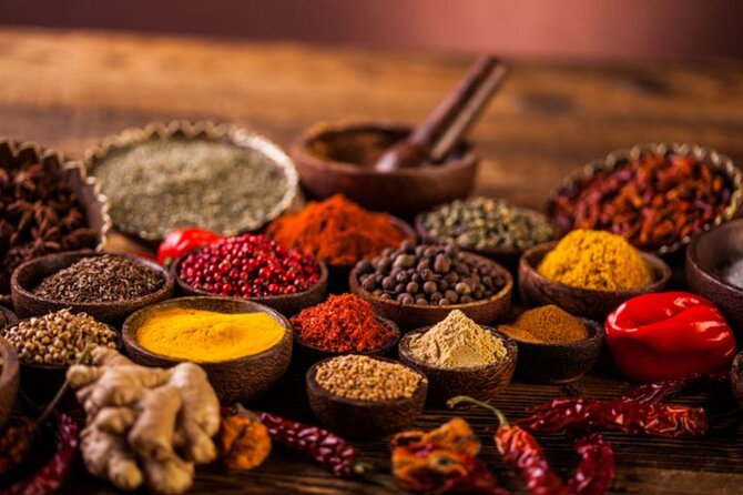 Mnemba Dolphin Tour, Clear Kayak, Cooking Class, Horse Riding - Stop 4: Shabuta Spice Farm cooking class with a chef