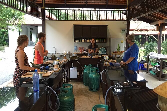 Morning Cooking Class in Traditional Pavilion with Beautiful Garden - Chiang Mai - Soup, Stir-Fry, Curry: What You Learn in Each Course