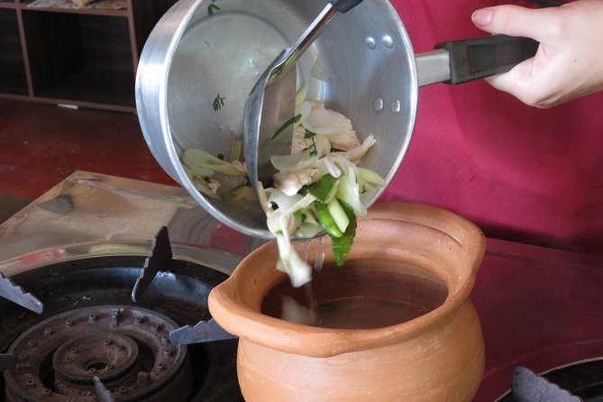 Morning Thai cooking class - Kad Kom Market to Aromdii: where the morning really begins