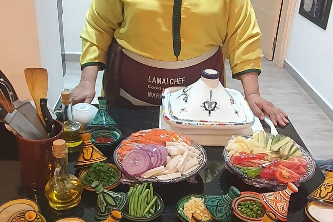 Moroccan Cooking Workshop LAMAI CHEF - Bread and chicken tagine: where technique becomes flavor