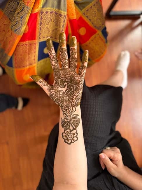 Mumbai: Indian Cooking Class & Cultural Delights - Cultural Activities: Chai, Local Stories, and Henna Mehndi