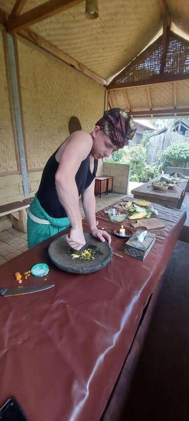 Munduk: Balinese Cooking Class with Dinner at a Local Home - Dinner with your hosts: conversation, portion size, and real hospitality