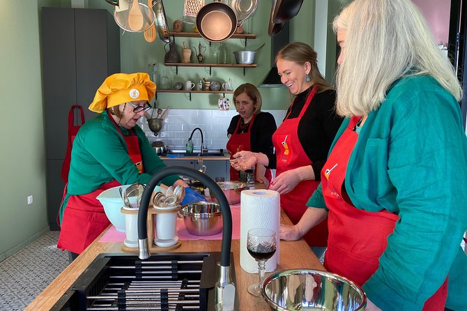Nana's Kitchen - traditional Georgian cooking class at real Georgian family home - The evening flow: wine, kitchen prep, then dinner as a true feast